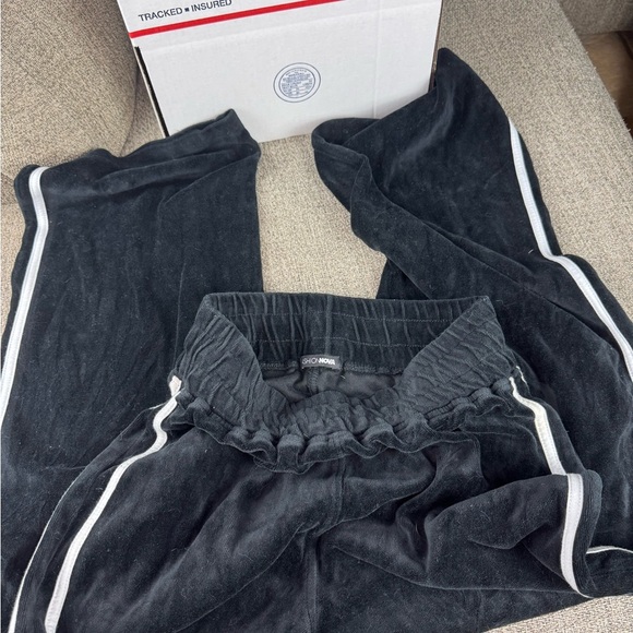 Box with Clothes Different Brands Like Who What Wear, Fashion Nova. - Picture 8 of 13